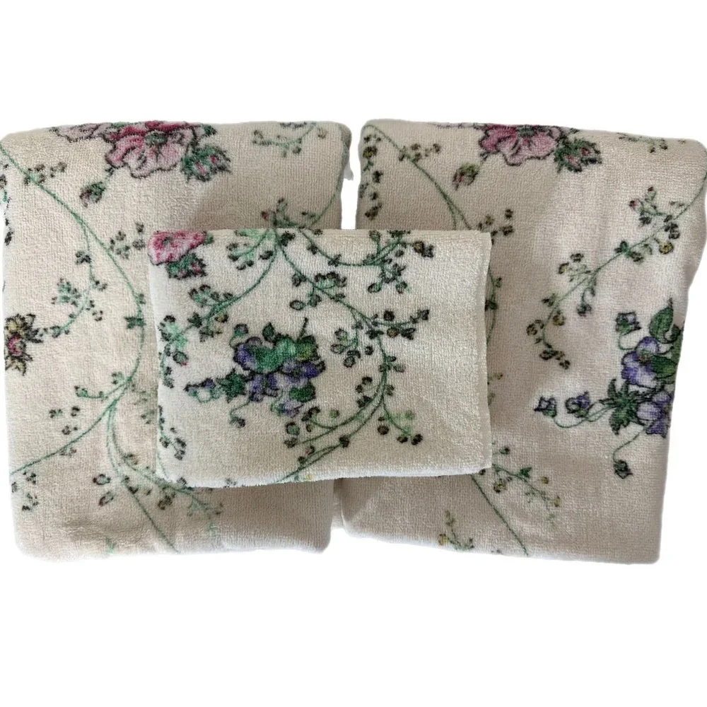 JCPenney 2 Bath Towels & 1 Hand Towel Floral Flowers Garden Chic Shabby Cottage